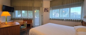 Quarto casal standard | Frigobar, escrivaninha, Wi-Fi de cortesia