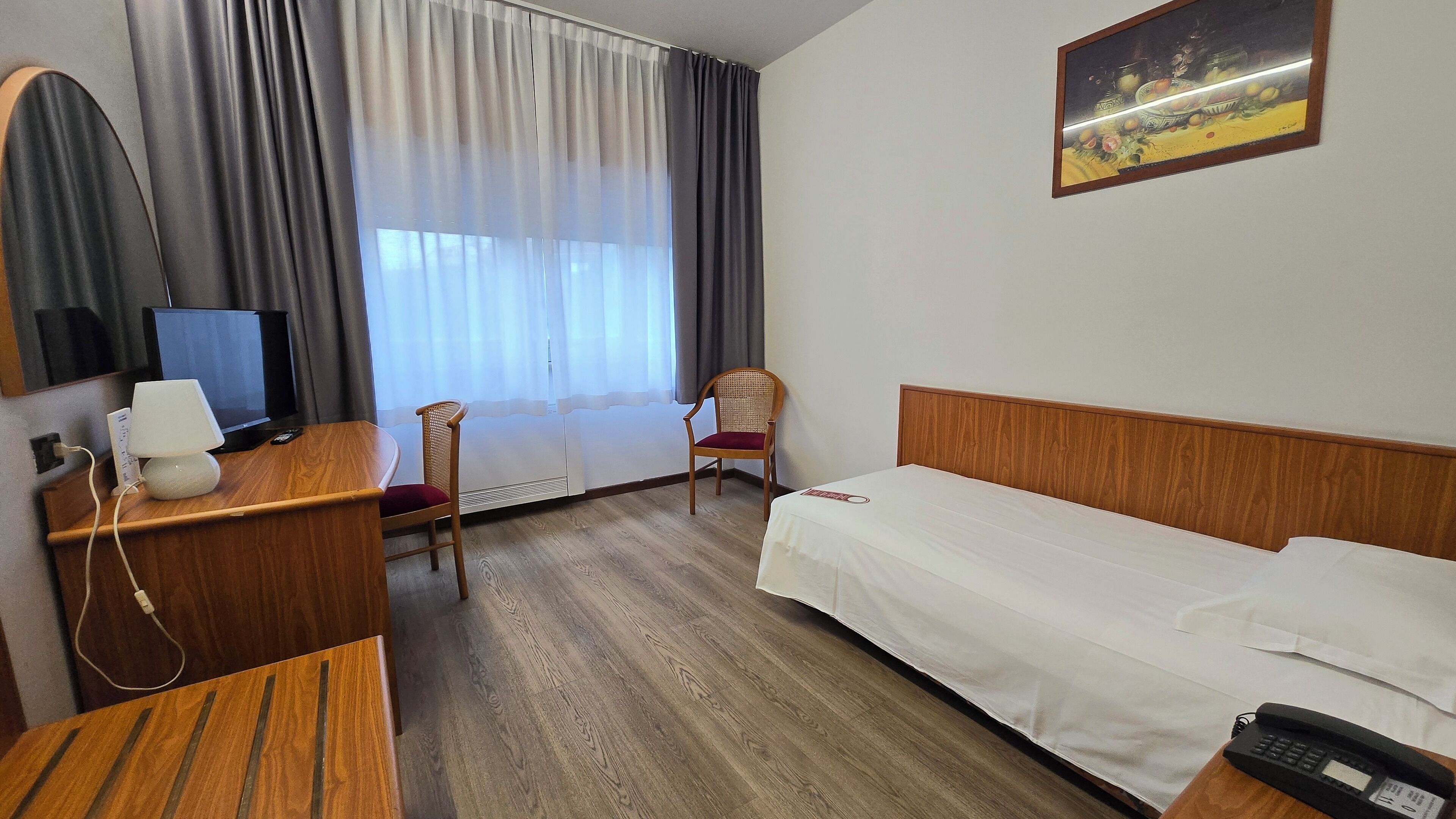 basic single room, 1 single bed | minibar, desk, free wifi