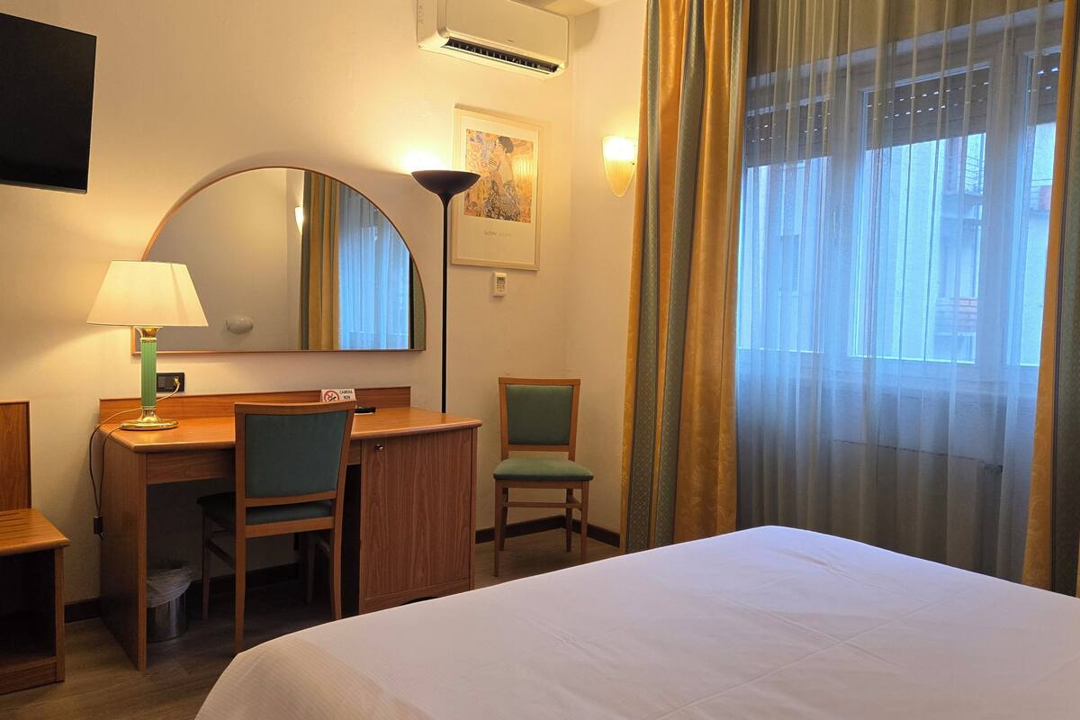 standard double room | minibar, desk, free wifi
