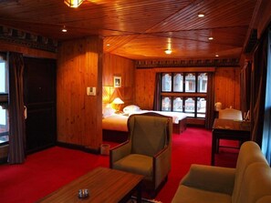 1 Schlafzimmer, Zimmersafe, Schreibtisch, Bügeleisen/Bügelbrett