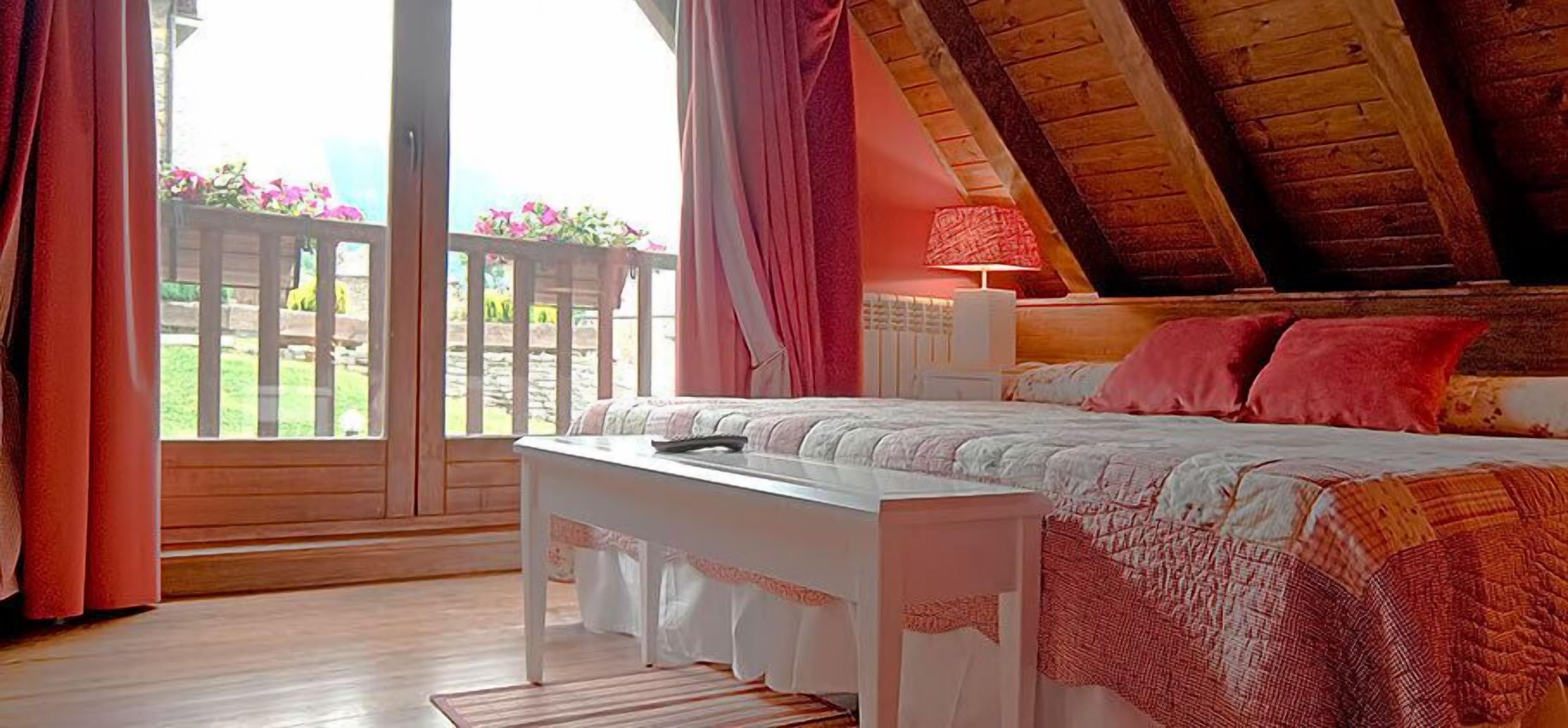 Ropa de cama de alta calidad, minibar, escritorio y cortinas blackout 