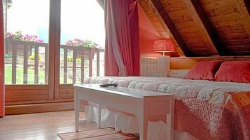 Ropa de cama de alta calidad, minibar, escritorio y cortinas blackout