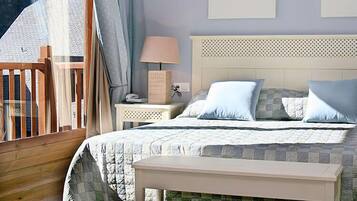 Premium bedding, minibar, desk, blackout drapes