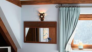 Ropa de cama de alta calidad, minibar, escritorio y cortinas blackout