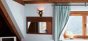 Premium bedding, minibar, desk, blackout drapes