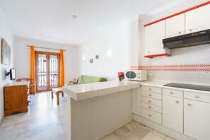 Apartment, Multiple Beds | Private kitchen | Fridge, microwave, coffee/tea maker, electric kettle - Apartamentos Pepe Mesa (Nerja)