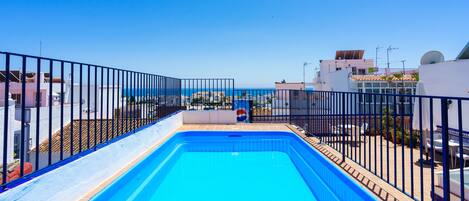 Piscine extérieure en saison