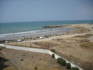 A beach with a rocky shoreline, a sandy area, and a clear sky. - Tarik (Tangier)
