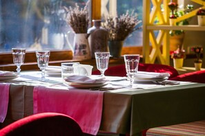 2 restaurants; breakfast, lunch and dinner served  - Seasons SPA Boutique Hotel (Kozyn)