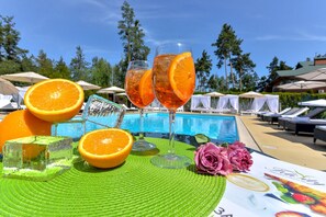 Poolside bar - Seasons SPA Boutique Hotel (Kozyn)