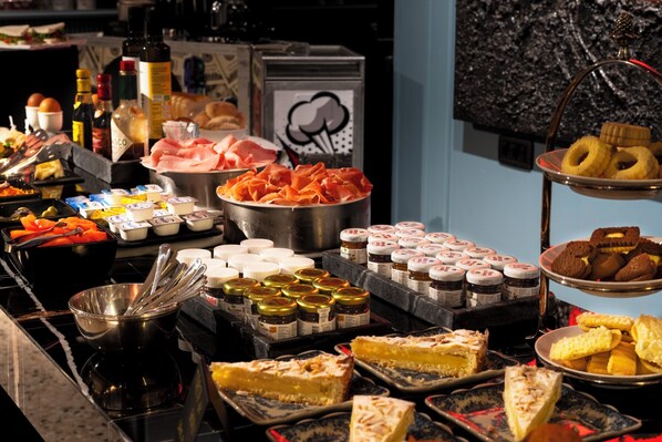 Daily buffet breakfast (EUR 15.00 per person)