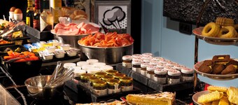 The Glam Boutique Hotel & Apt