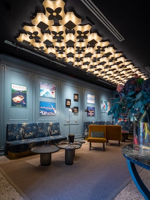 Coin salon dans le hall