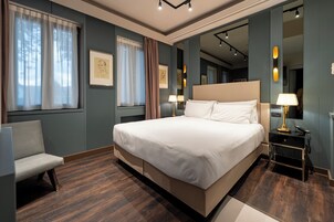 Habitación superior, 1 cama doble | Minibar, caja fuerte, tabla de planchar con plancha y wifi gratis