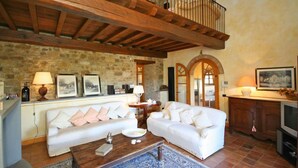 Unclassified image, 3 of 21, button - Villa Cesare (Poggibonsi)