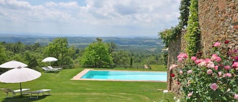 Piscine extérieure (ouverte en saison)