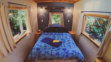 Cabin, 1 Double Bed, Shared Bathroom (Cherry Cabin) | Bed sheets