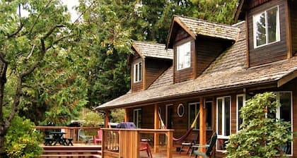 Up The Creek Backpacker's Lodge