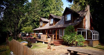 Up The Creek Backpacker's Lodge
