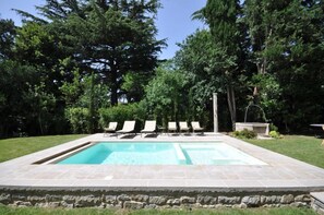 Piscina externa sazonal