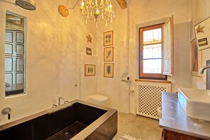 Panoramic Villa, 3 Bedrooms (Villa Oliveta) | Bathroom | Shower, towels