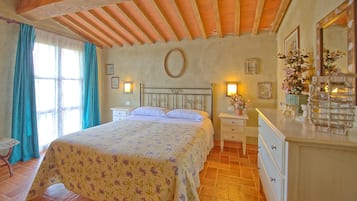 Panoramic Apartment, 1 Bedroom (Nespolo 1) | Desk, free cribs/infant beds, rollaway beds, free WiFi