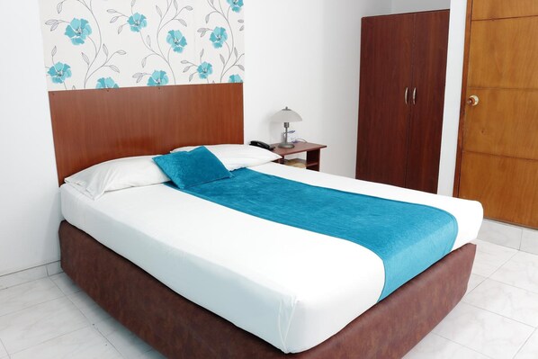 1 bedroom, premium bedding, in-room safe, desk