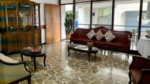 Lobby sitting area - Hotel Zandu (Pereira)