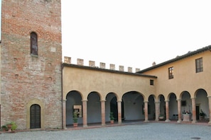 Courtyard - Certaldo (Certaldo)
