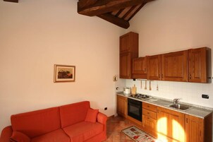 Apartamento panorámico, 1 habitación (Certaldo 3) | Cocina básica privada | Frigorífico, placa de cocina y cafetera o tetera