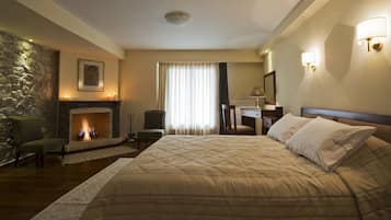 Junior Suite | In-room safe, soundproofing, free cribs/infant beds, free WiFi