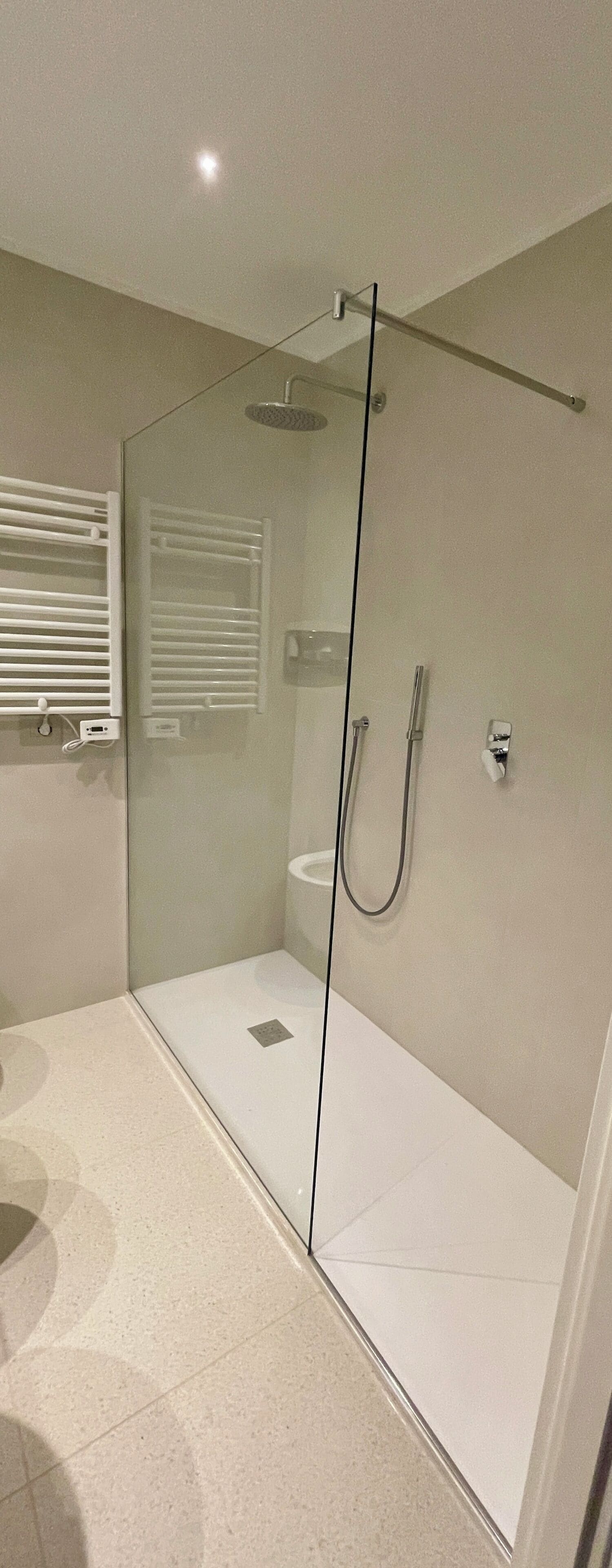 Classic Double Room | Bathroom | Shower, free toiletries, hair dryer, bidet