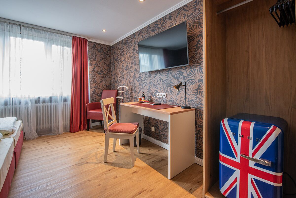 double room | minibar, in-room safe, desk, blackout curtains