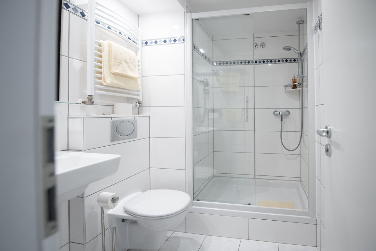 double room | bathroom | shower, free toiletries, hair dryer, towels