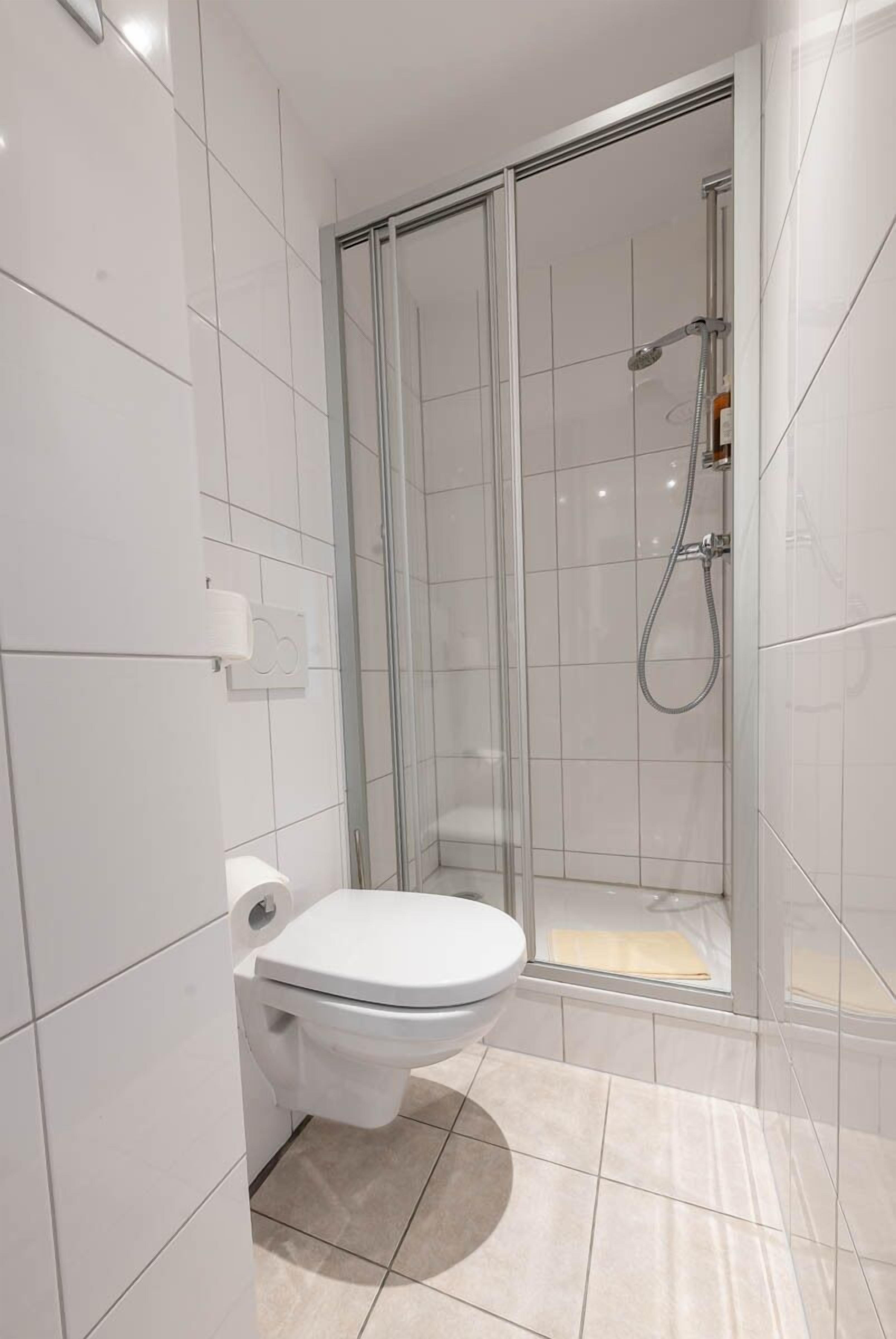 single room | bathroom | shower, free toiletries, hair dryer, towels