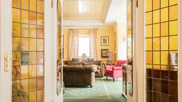 Lobby-Lounge