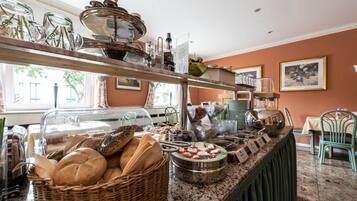 Tägliches Frühstücksbuffet gegen Gebühr