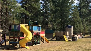 Área de juegos infantiles al aire libre