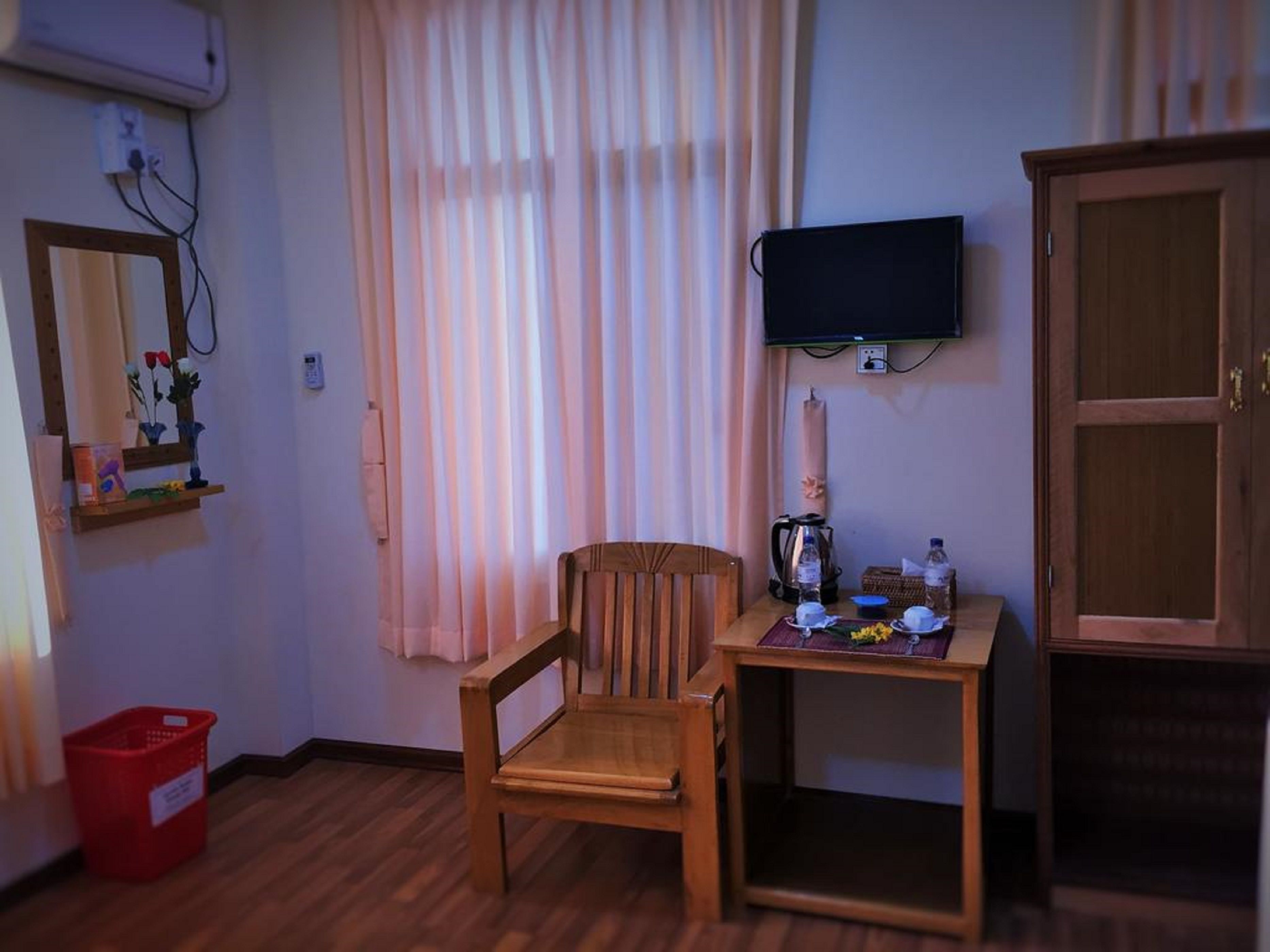 superior triple room | desk, free wifi