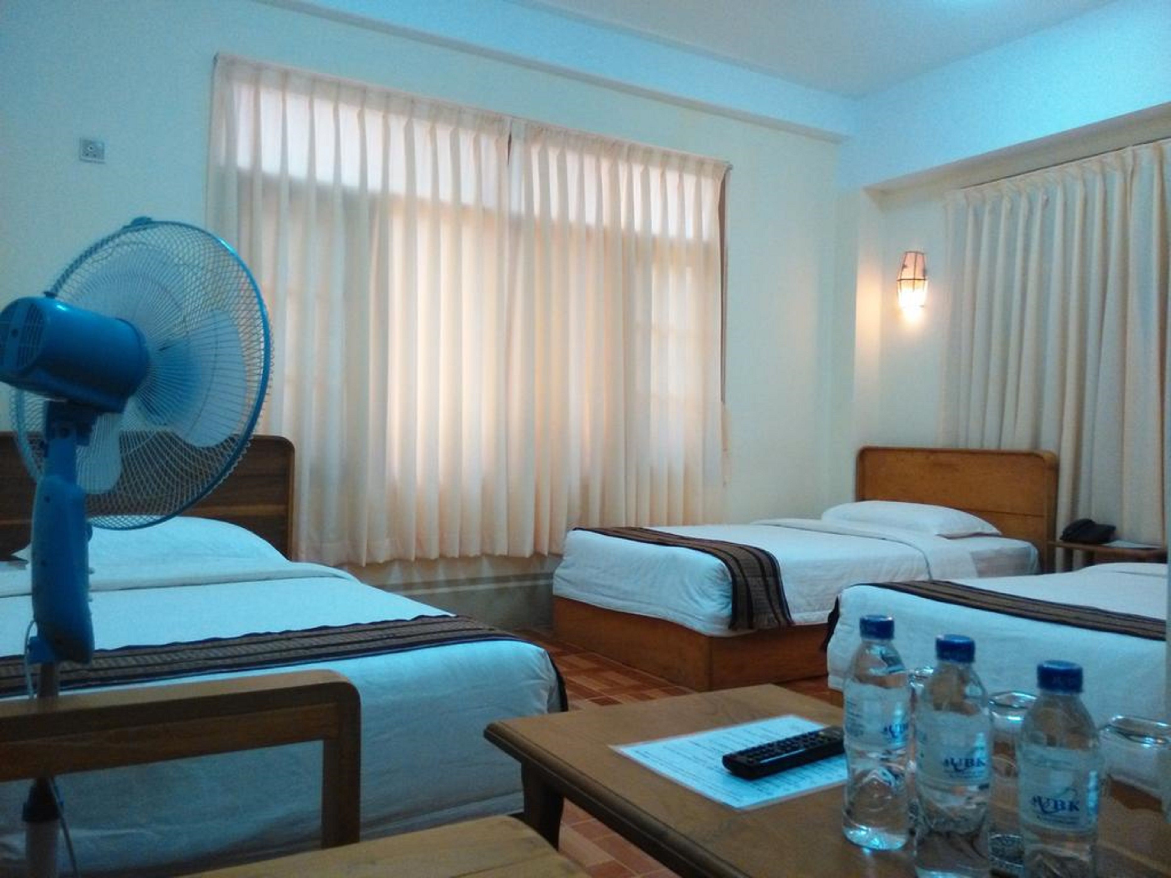 family room | desk, free wifi