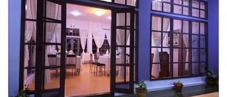 Breakfast, lunch, dinner served; Asian cuisine, garden views