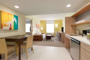 42-inch flat-screen TV with cable channels, TV, iPod dock - Home2 Suites by Hilton Gillette (Gillette)