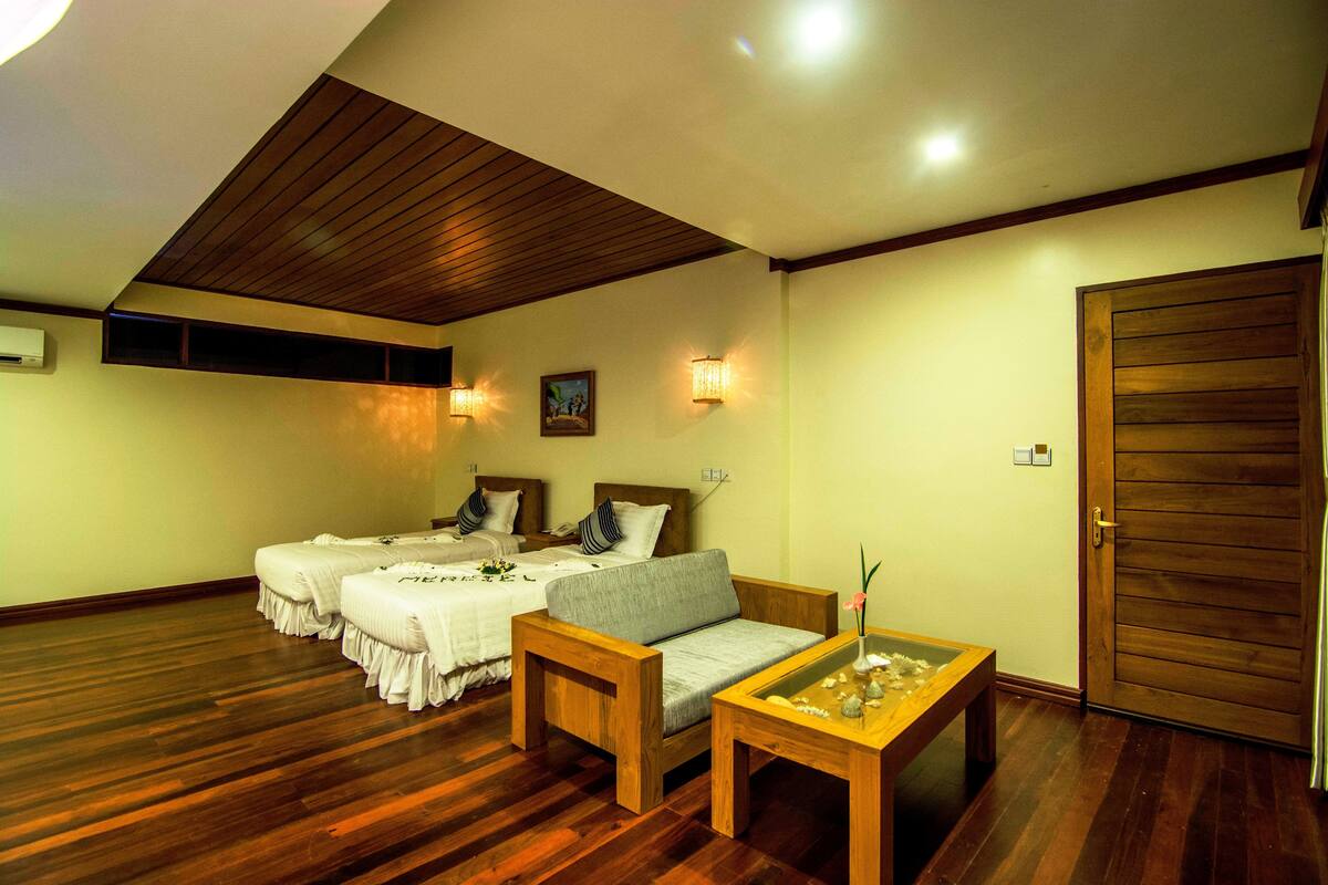 executive deluxe (partial sea view) | balcony view