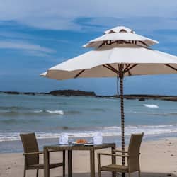 Plage, parasols, serviettes de plage