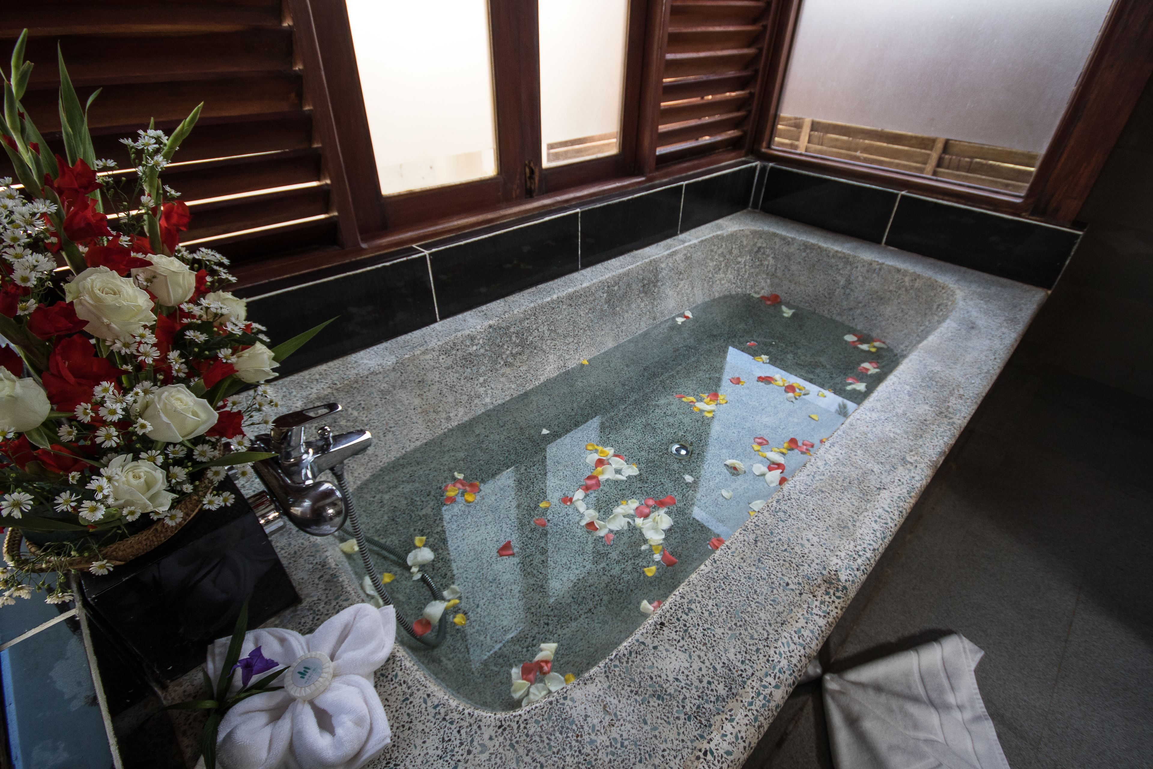 merciel room (sea view bungalow) | bathroom | combined shower/bathtub, free toiletries, hair dryer, bathrobes