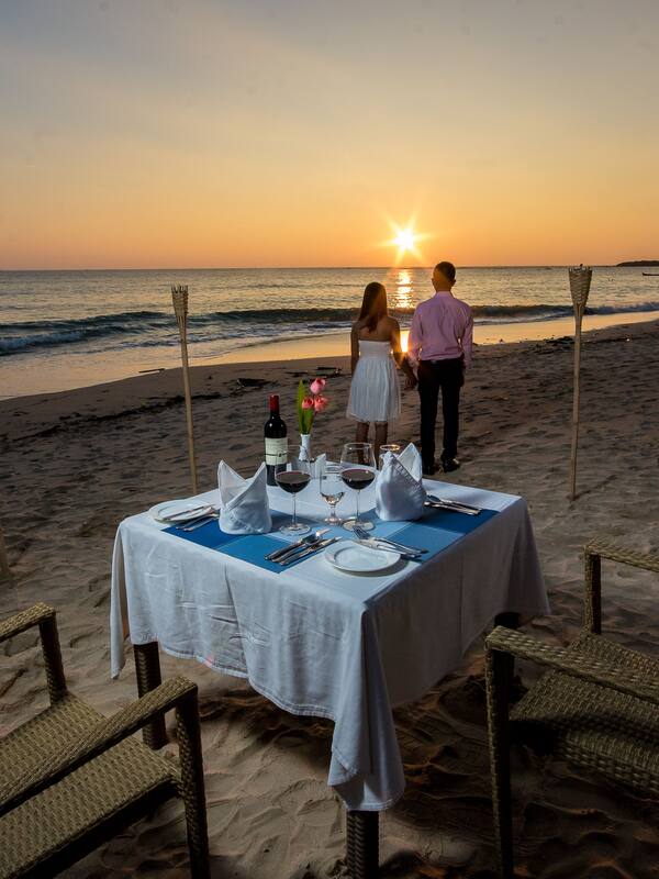 Breakfast, lunch, dinner served; local and international cuisine