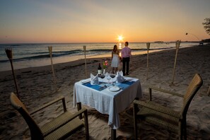 Se sirven desayunos, comidas, cenas y cocina local e internacional 