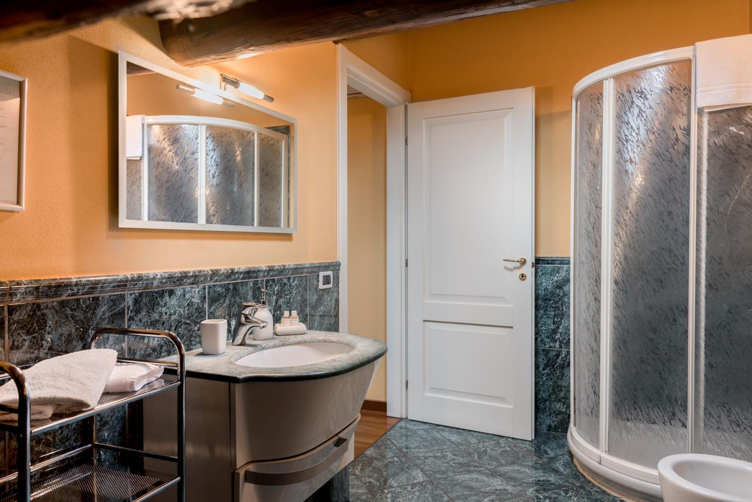 Shower, free toiletries, hair dryer, bidet
