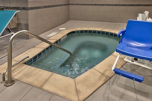 Indoor pool - Hampton Inn & Suites Albuquerque Airport (Albuquerque)