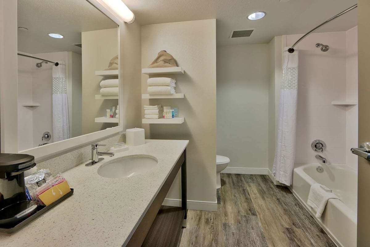 Salle de bain | Articles de toilette (gratuits), séchoir à cheveux, serviettes fournies